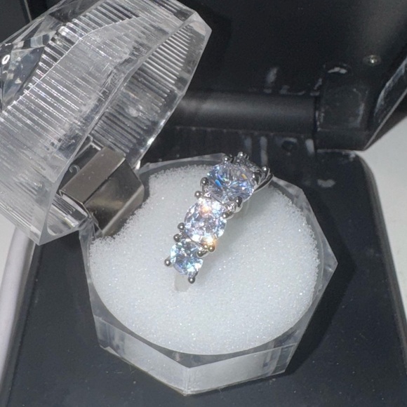 Symmetrical Silver  Five Stone  Zirconia Wedding Band Size 7 - Picture 8 of 16